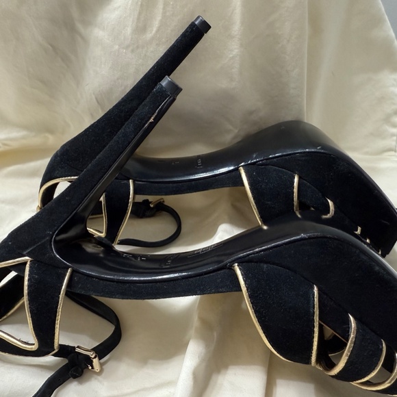 7.5 Coach Velvet Black and Gold Stiletto Heels - Picture 7 of 10